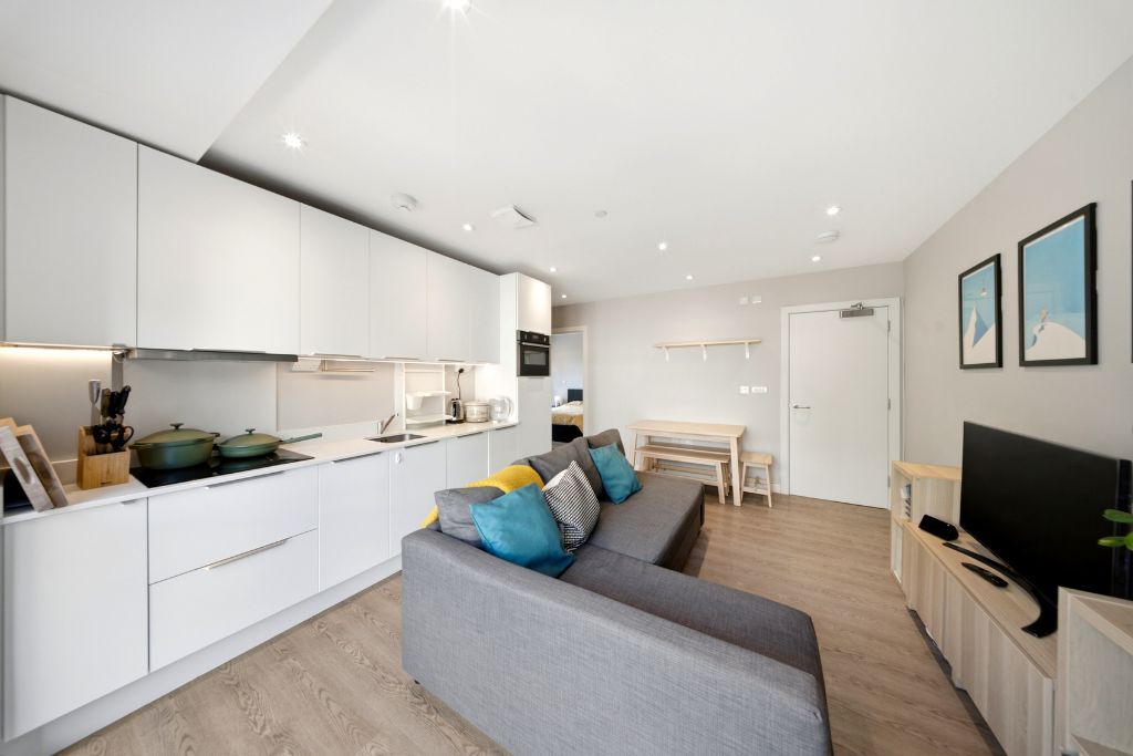 Apartment for sale in Hounslow, Whitelocke House, Hounslow, TW3, 549 m²