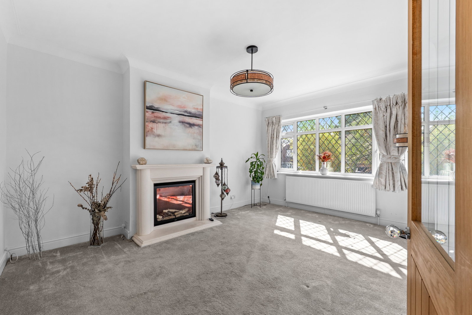 Semi Detached House for sale in Stoneleigh, The Glade, Stoneleigh, Surrey, KT17 2HW, 2022 m²