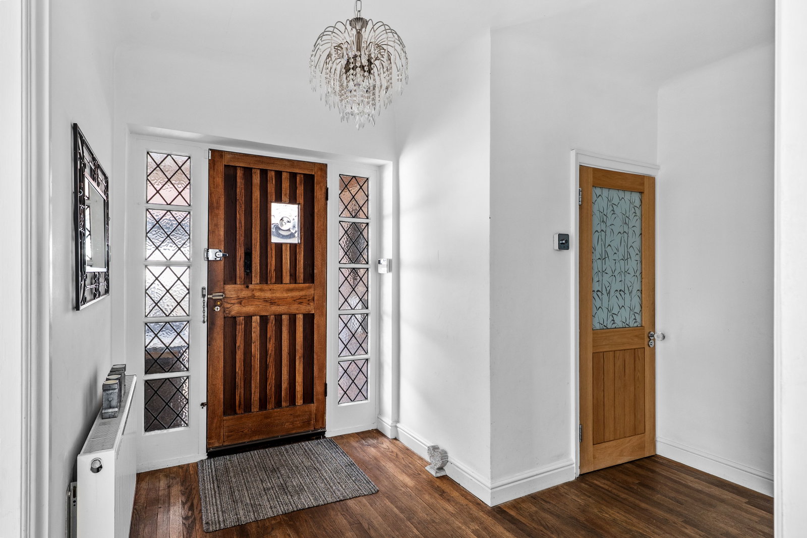 Semi Detached House for sale in Stoneleigh, The Glade, Stoneleigh, Surrey, KT17 2HW, 2022 m²