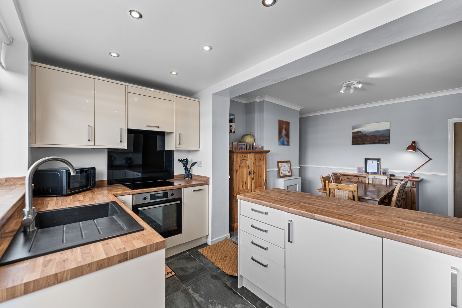 Semi Detached House for sale in Barnsley, Windmill Road, Wombwell, S73, 840 m²