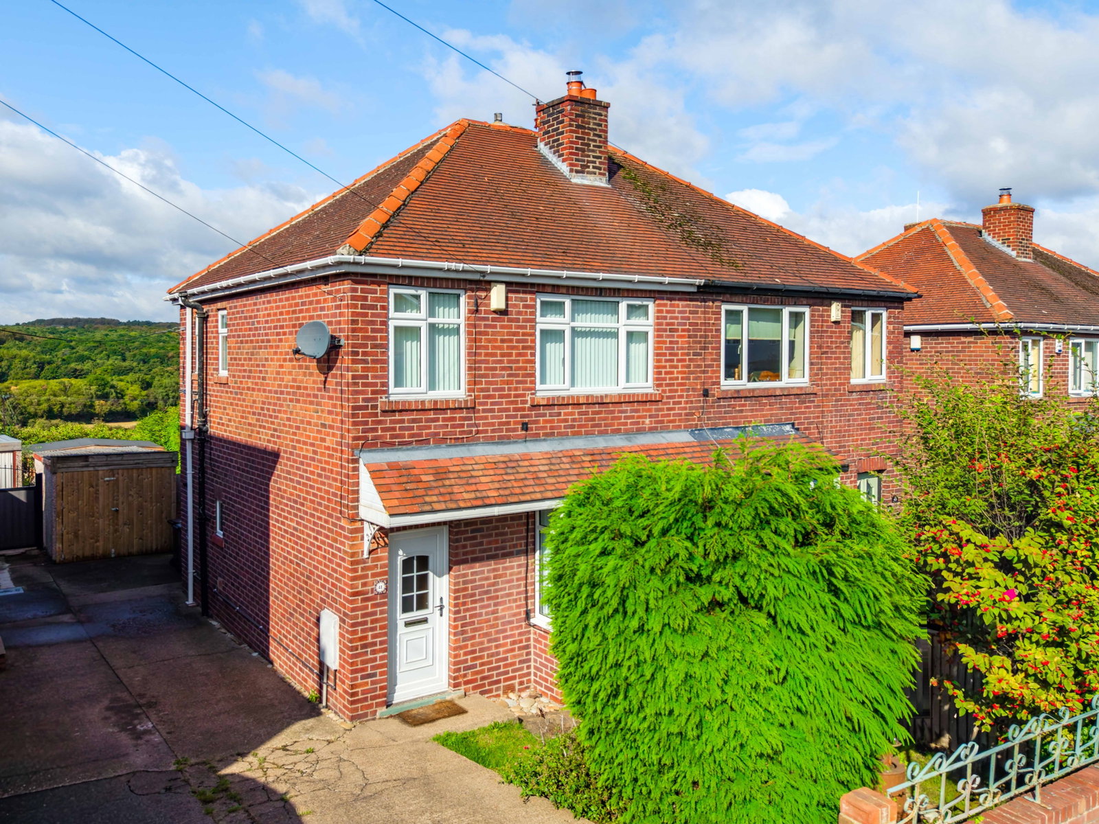 Semi Detached House for sale in Barnsley, Windmill Road, Wombwell, S73, 840 m²