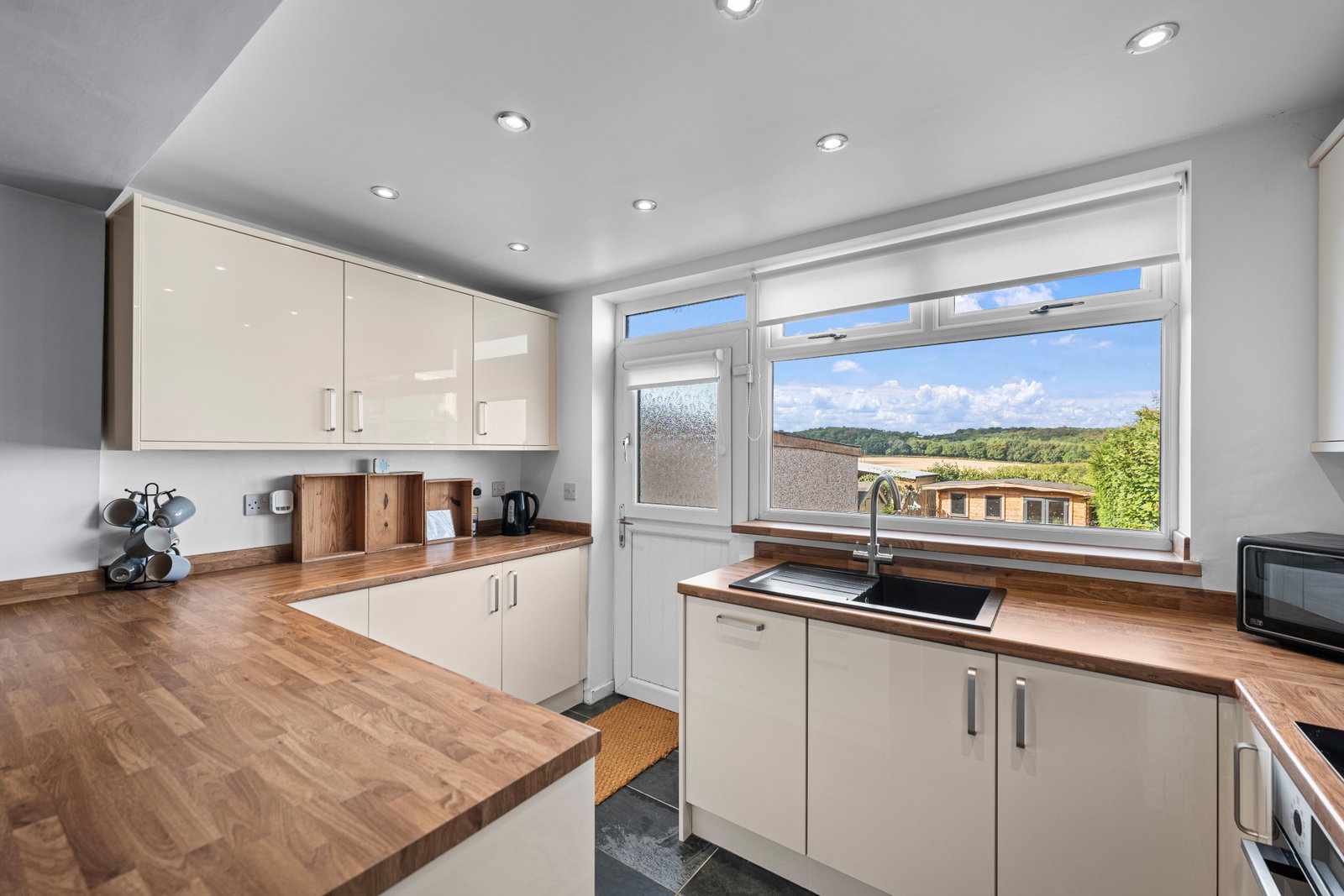 Semi Detached House for sale in Barnsley, Windmill Road, Wombwell, S73, 840 m²