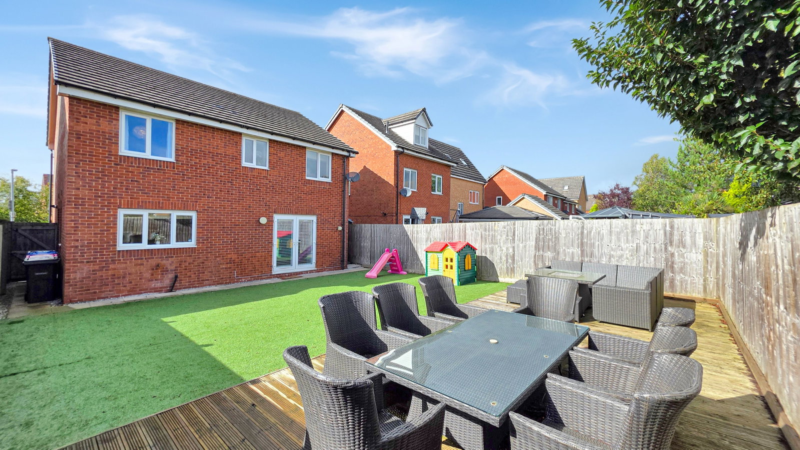 Detached House for sale in Manchester, Moss Lane, Walkden M28 3NF