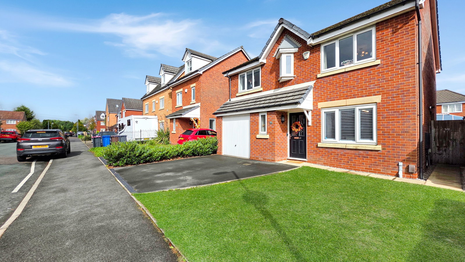 Detached House for sale in Manchester, Moss Lane, Walkden M28 3NF