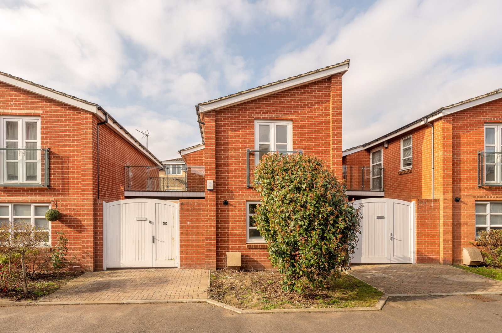 Link Detached House for sale in Mitcham, Furlong Avenue, Mitcham, CR4 3GF, 609 m²