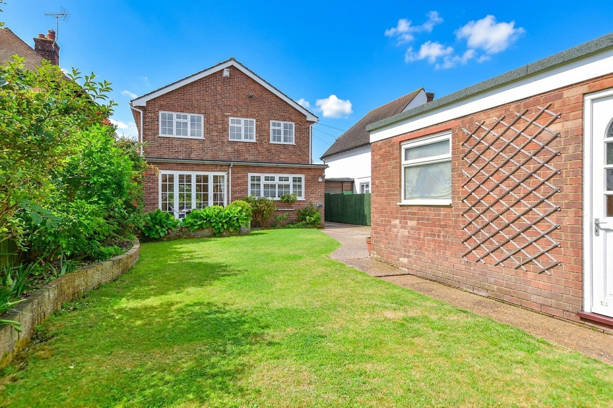 Detached House for sale in Canterbury, Cromwell Road, Canterbury, CT1 3LD, 2567 m²