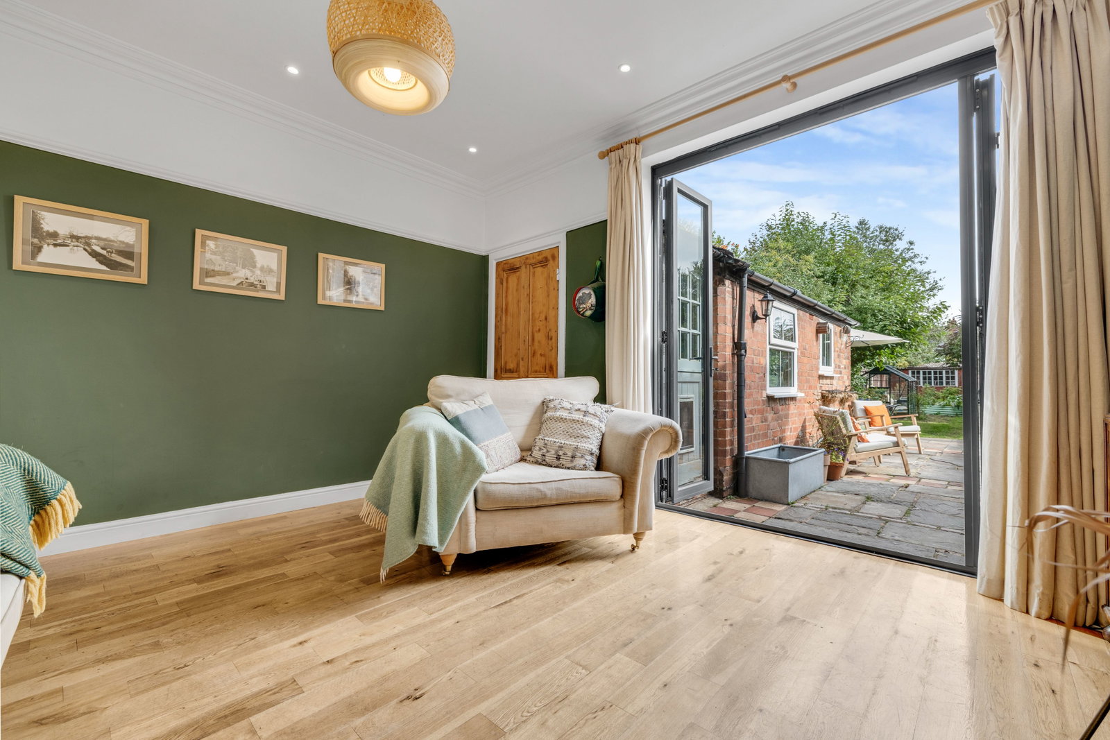 End Of Terrace House for sale in Stourbridge, Duncombe Street, Wollaston, Stourbridge, DY8 3QU