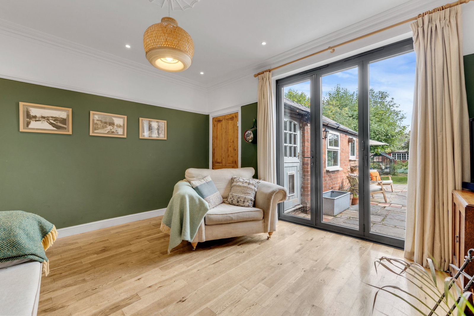 End Of Terrace House for sale in Stourbridge, Duncombe Street, Wollaston, Stourbridge, DY8 3QU