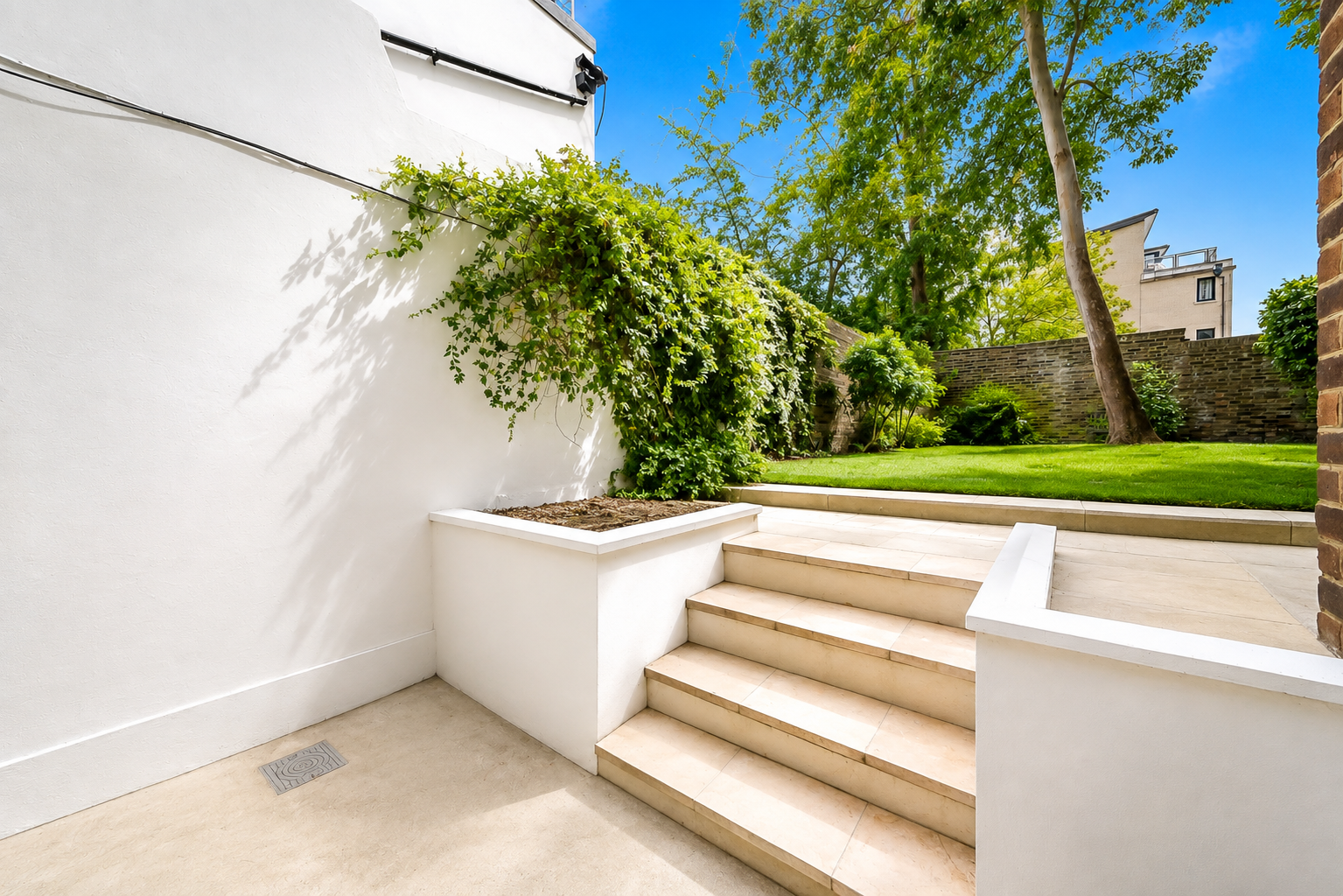 Flat for sale in London, Larkhall Rise, Clapham Old Town SW4 6HR, 515 m²