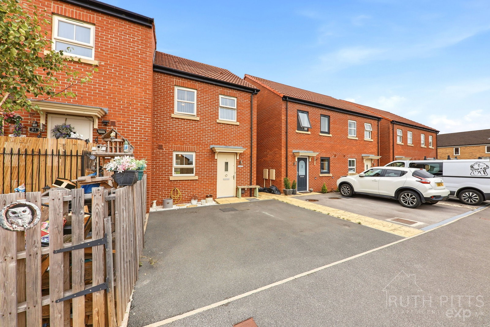 Semi Detached House for sale in Pontefract, Robinsons View, Ackworth, WF7