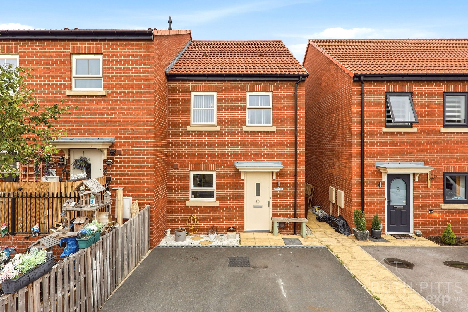 Semi Detached House for sale in Pontefract, Robinsons View, Ackworth, WF7