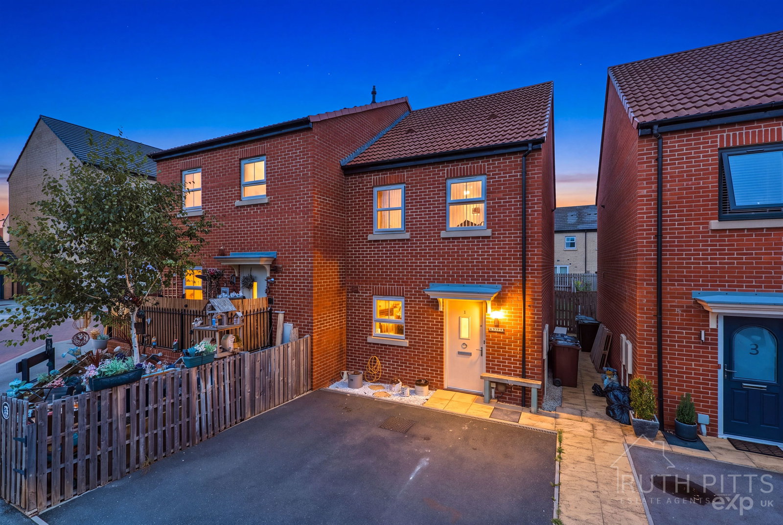 Semi Detached House for sale in Pontefract, Robinsons View, Ackworth, WF7