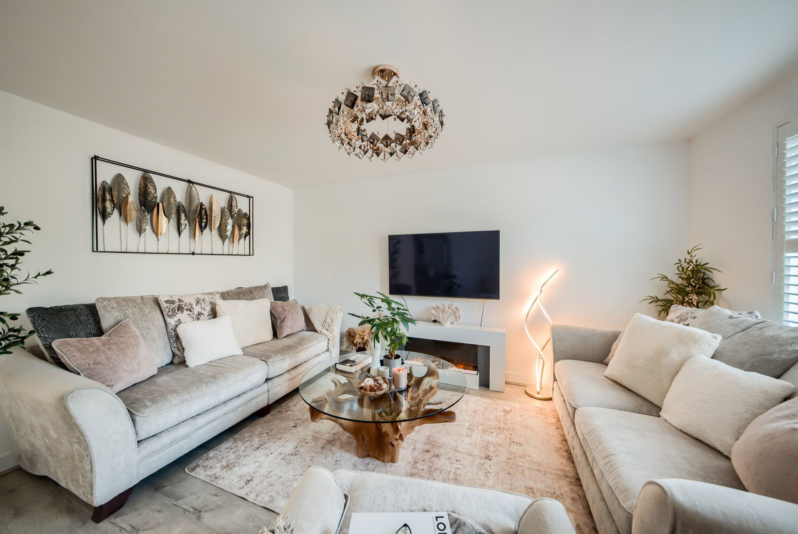 Semi Detached House for sale in Aylesbury, Lockheed Street, Weston Turville, Aylesbury, HP22 3BA, 1270 m²