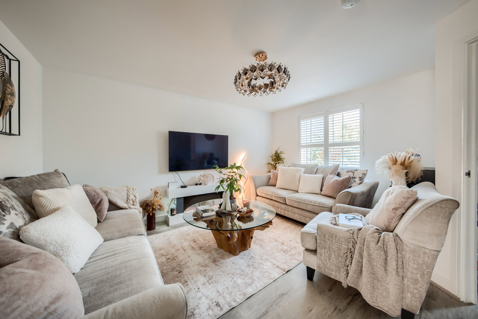 Semi Detached House for sale in Aylesbury, Lockheed Street, Weston Turville, Aylesbury, HP22 3BA, 1270 m²