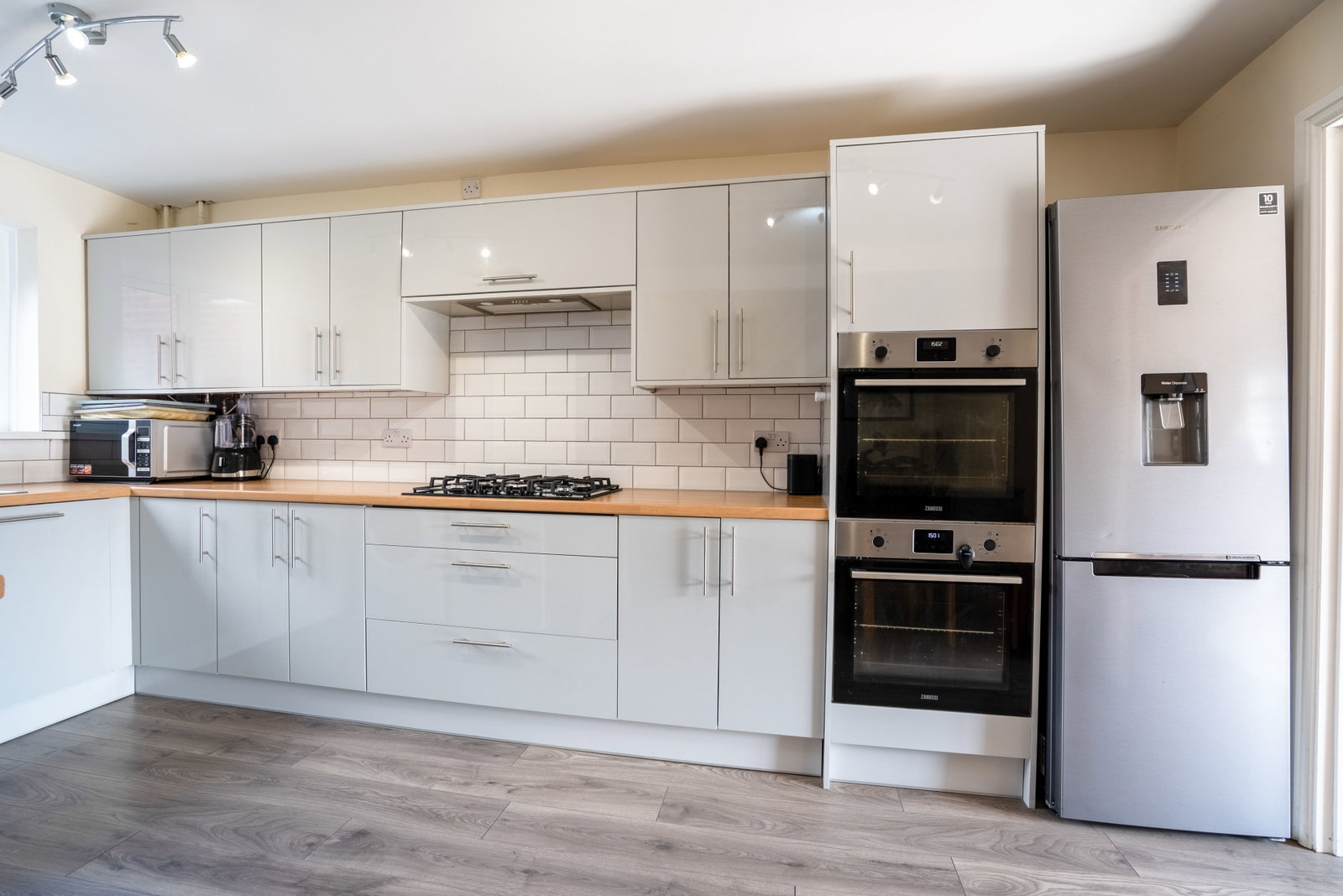 End Of Terrace House for sale in Newport, Old Barn Estate, Newport, NP19 7BR, 915 m²