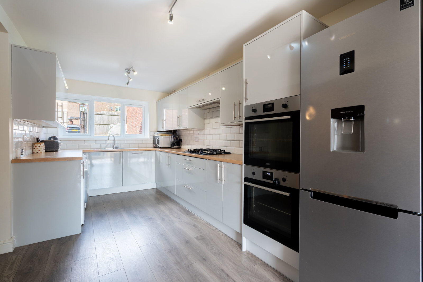 End Of Terrace House for sale in Newport, Old Barn Estate, Newport, NP19 7BR, 915 m²