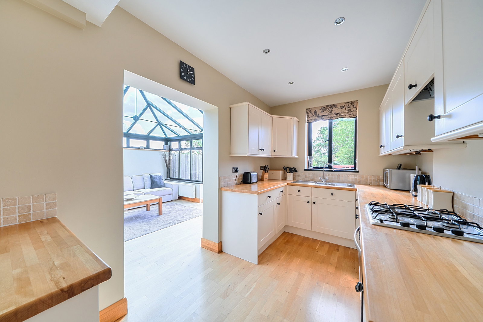Semi Detached House for sale in Bromley, Mead Way, Bromley, BR2 9EN