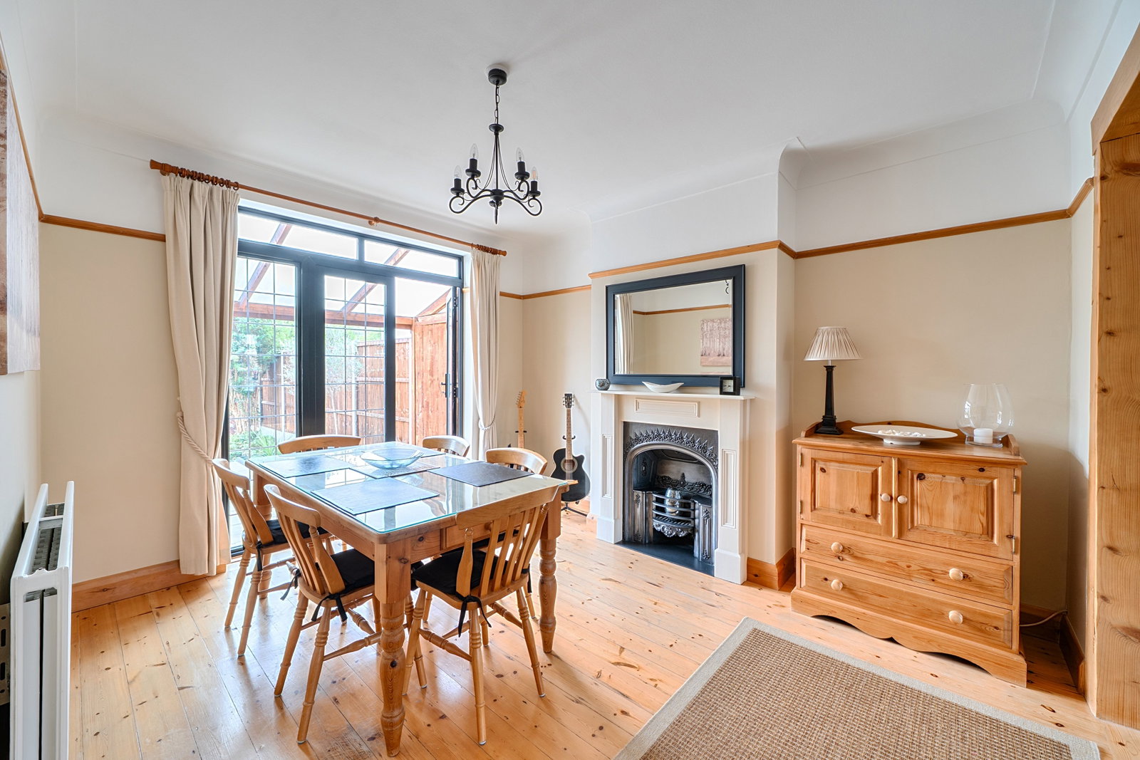 Semi Detached House for sale in Bromley, Mead Way, Bromley, BR2 9EN