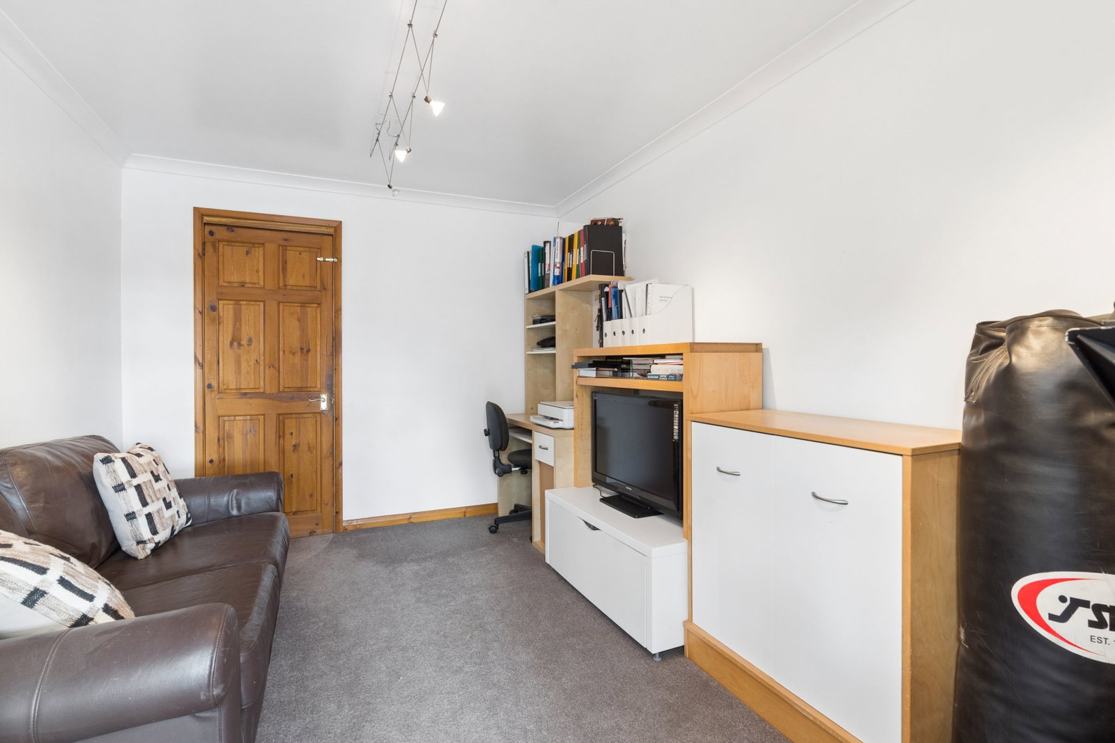 End Of Terrace House for sale in Rickmansworth, Neild Way, Rickmansworth, WD3 8RW, 1693 m²