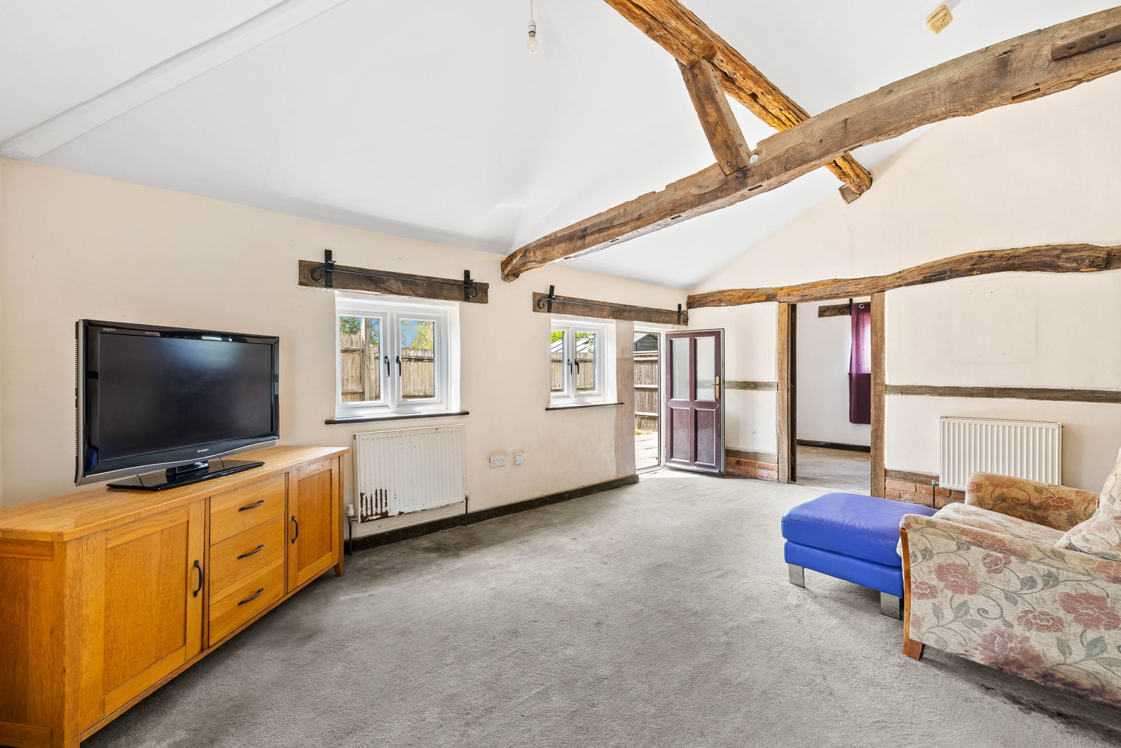 Semi Detached House in Lingfield 3