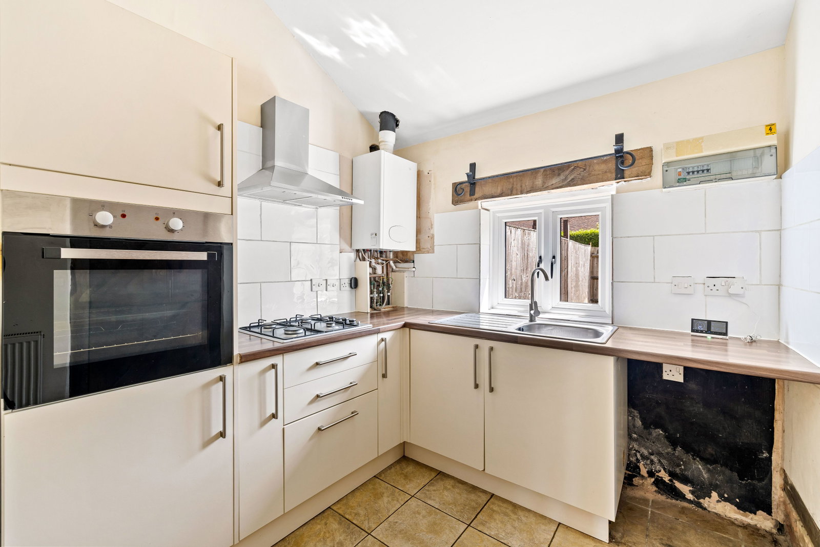 Semi Detached House for sale in Lingfield, Newchapel Road, Lingfield
