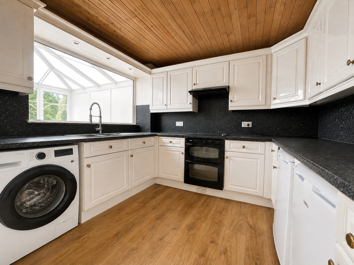 Terraced House for sale in Gravesend, Cherrywood Drive, Northfleet, DA11 8PL, 1017 m²
