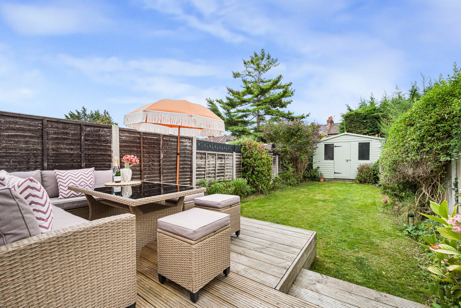 Terraced House for sale in Bromley, Herbert Road, Bromley, BR2, 678 m²