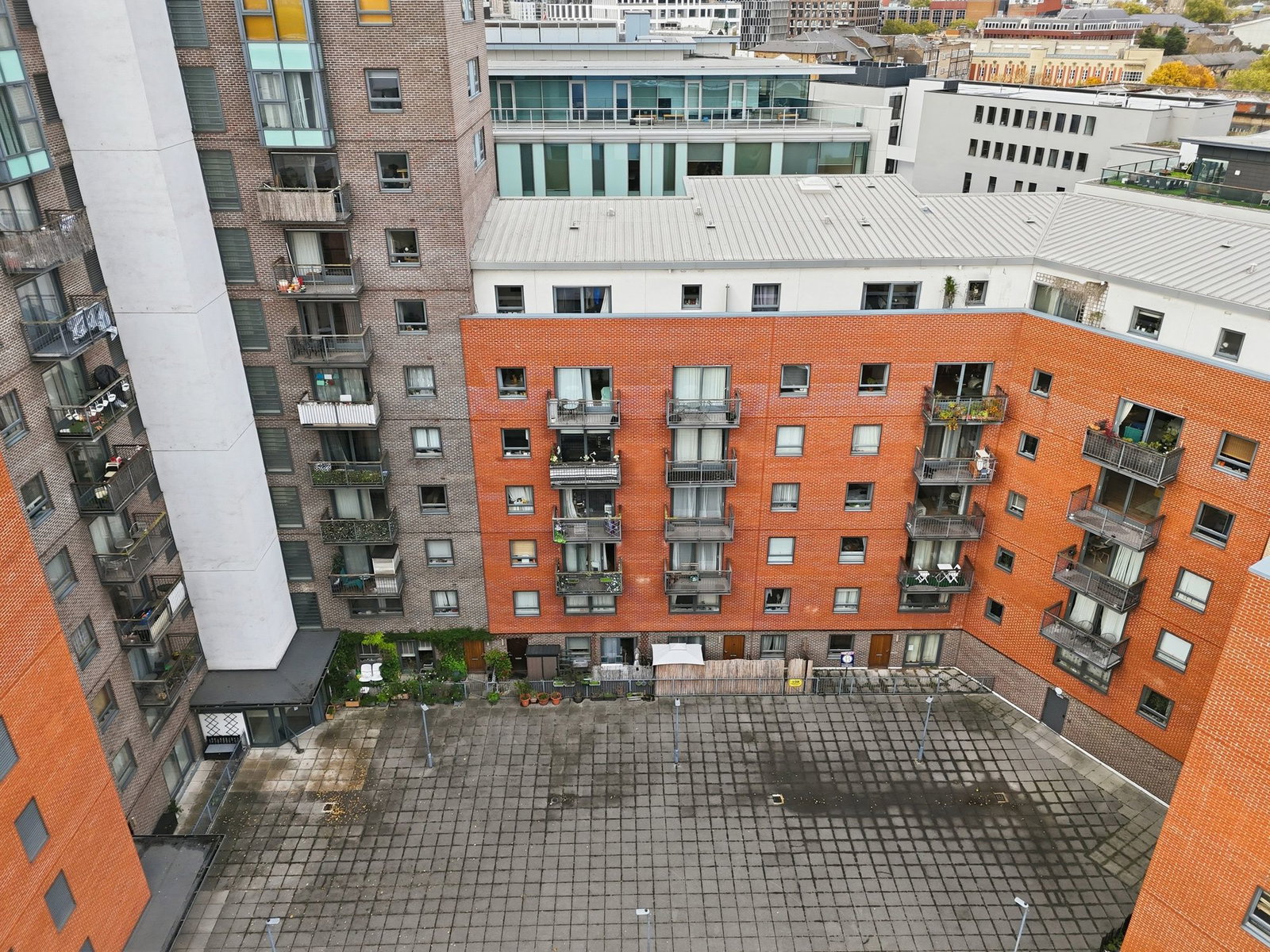 Flat for sale in London, Cam Road, London, E15 2SQ, 588 m²