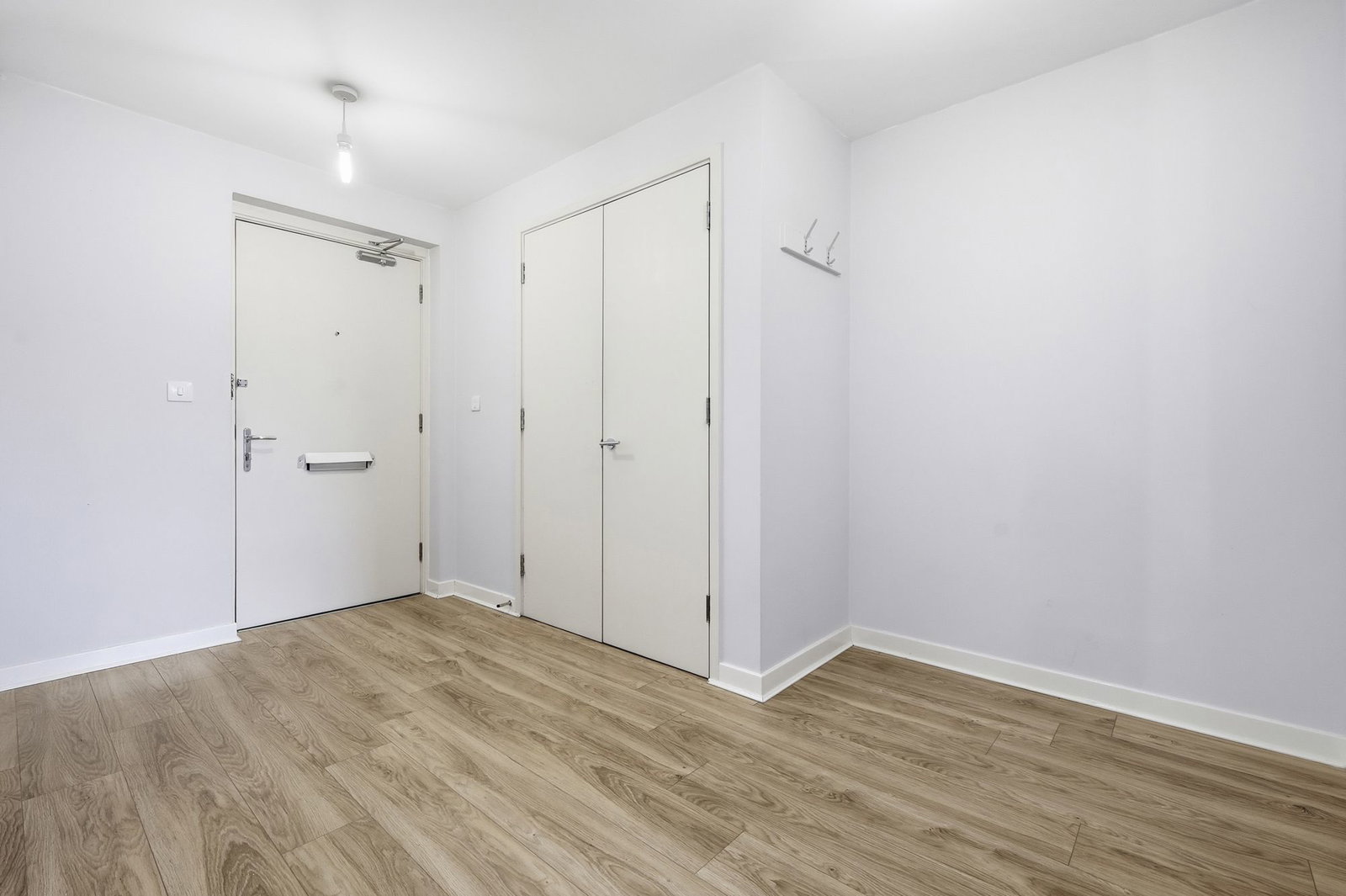 Flat for sale in London, Cam Road, London, E15 2SQ, 588 m²