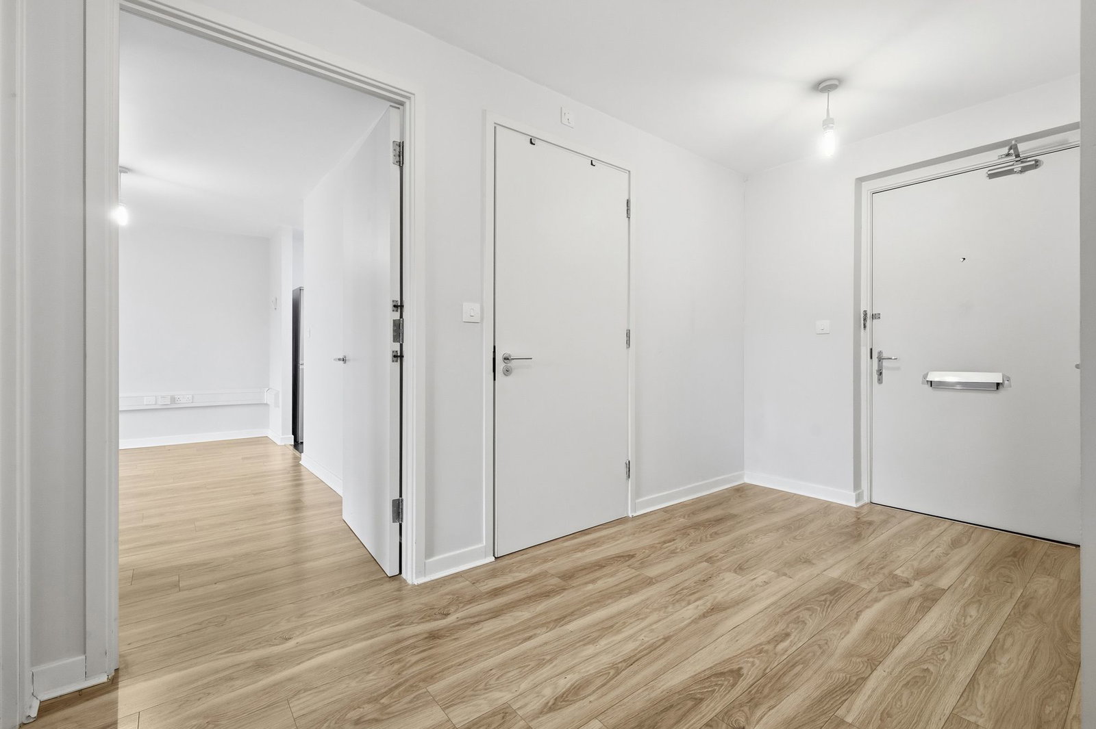 Flat for sale in London, Cam Road, London, E15 2SQ, 588 m²