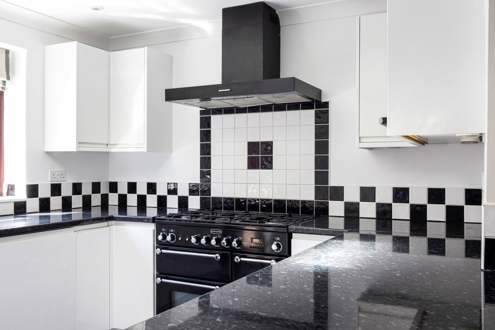 Semi Detached House in Cheltenham 3