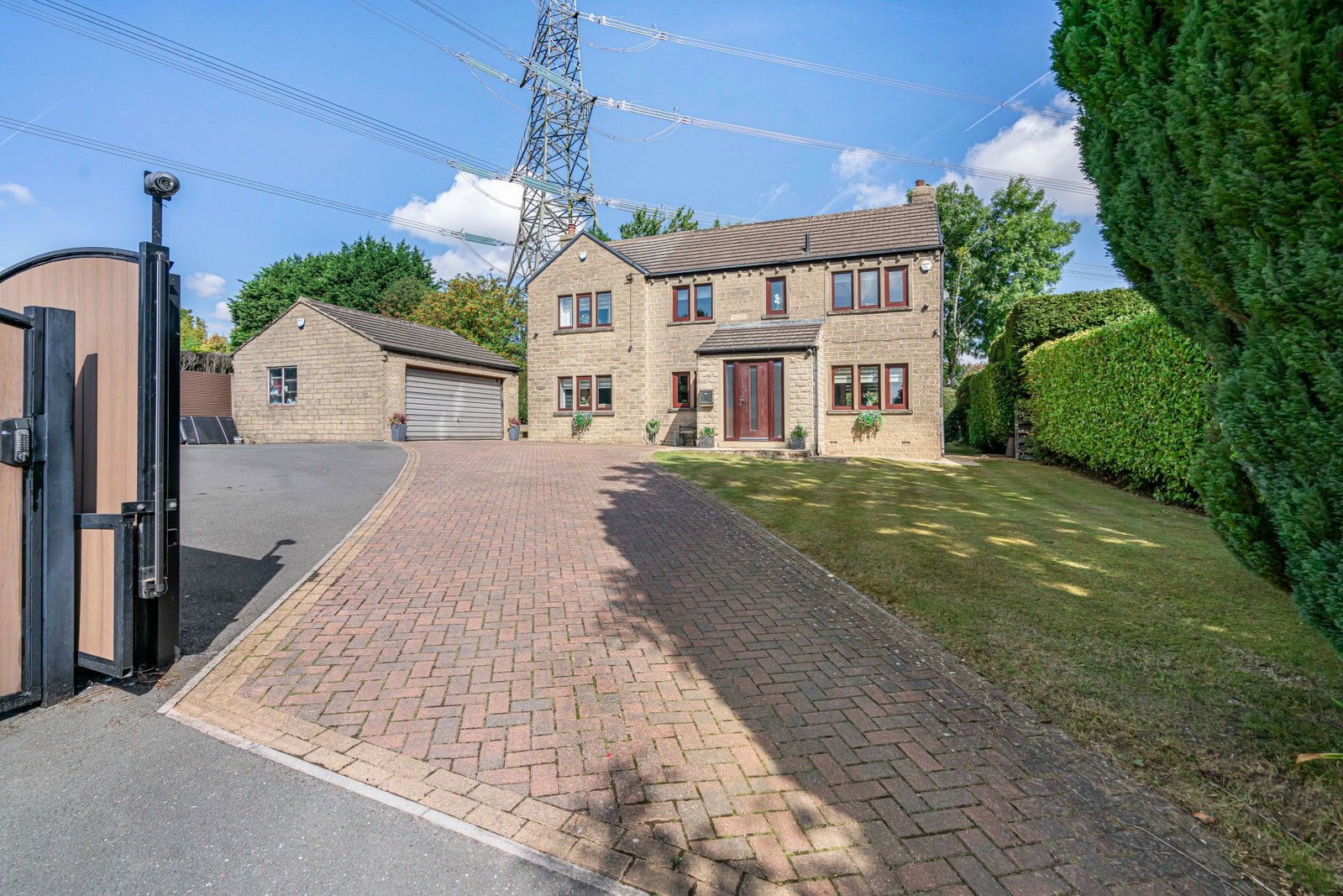 Detached House for sale in Halifax, 10 Longmeadow, Barkisland HX4 0AR
