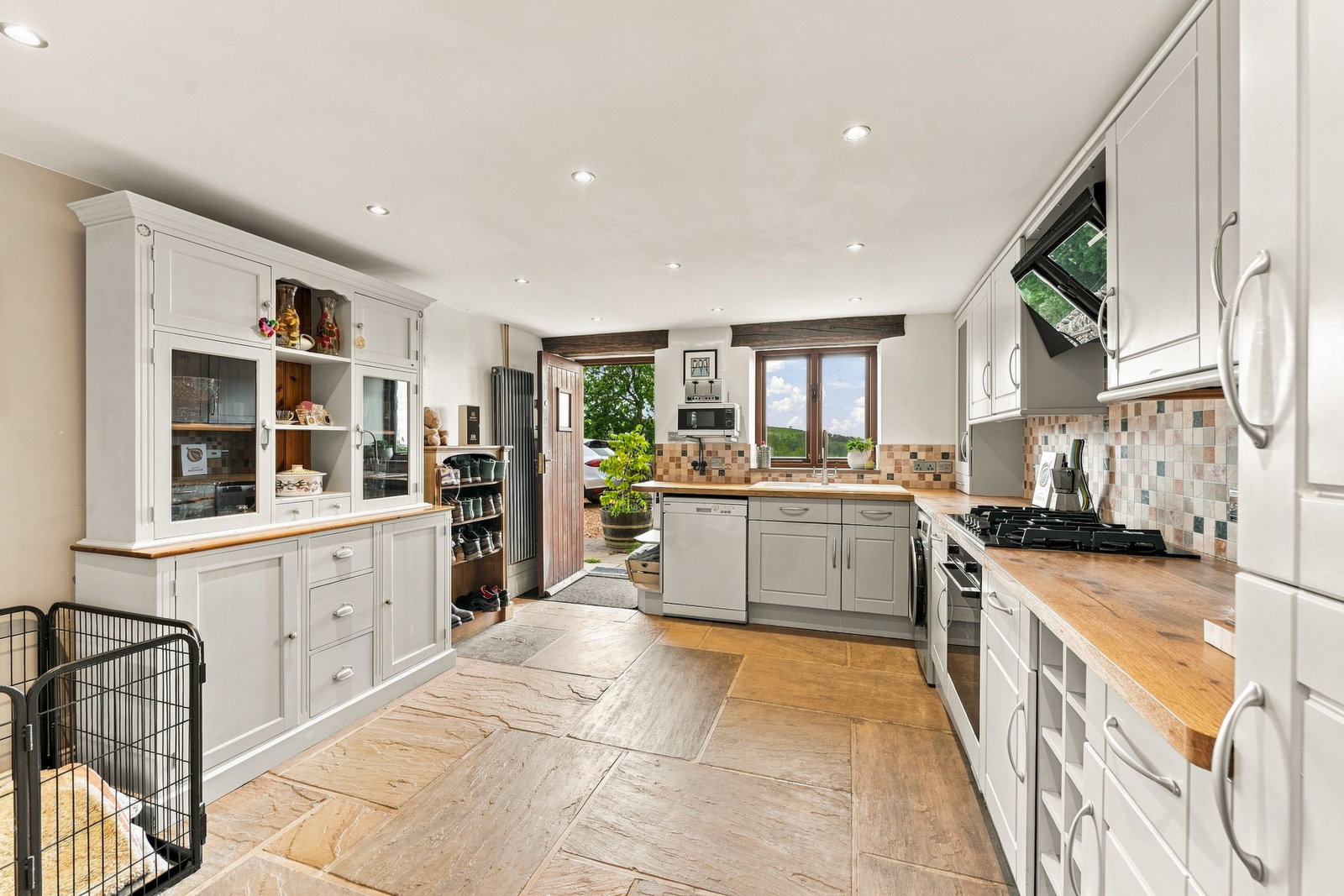 End Of Terrace House for sale in Macclesfield, Ridge Hill, Sutton, Macclesfield, 1528 m²