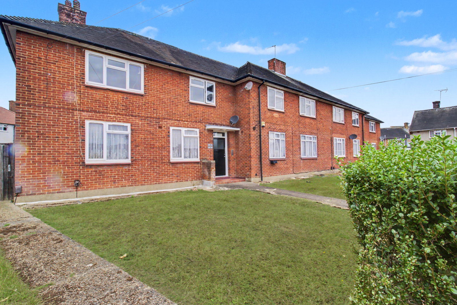 Flat for sale in Romford, Gooshays Gardens, Romford, RM3 8AF