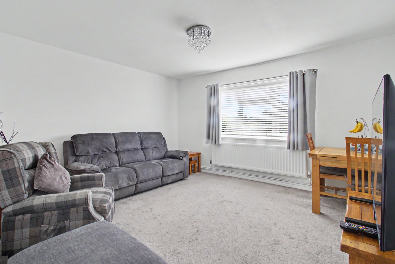 Flat for sale in Romford, Gooshays Gardens, Romford, RM3 8AF