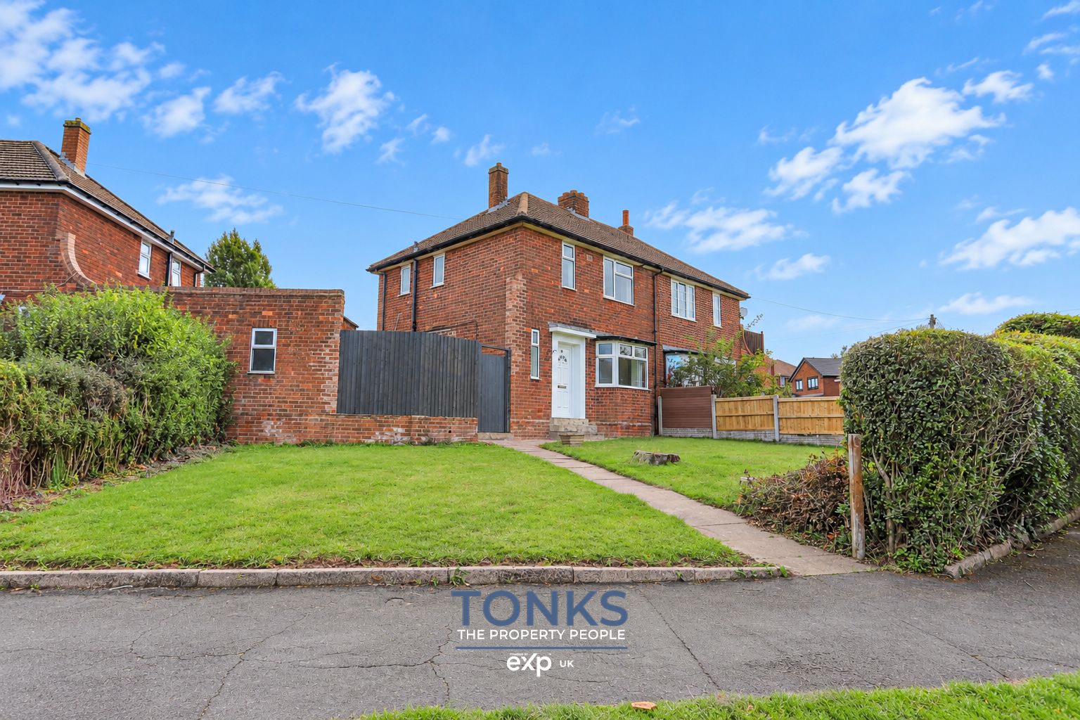 Semi Detached House for sale in Halesowen, Bassnage Road, Halesowen, B63 4EX