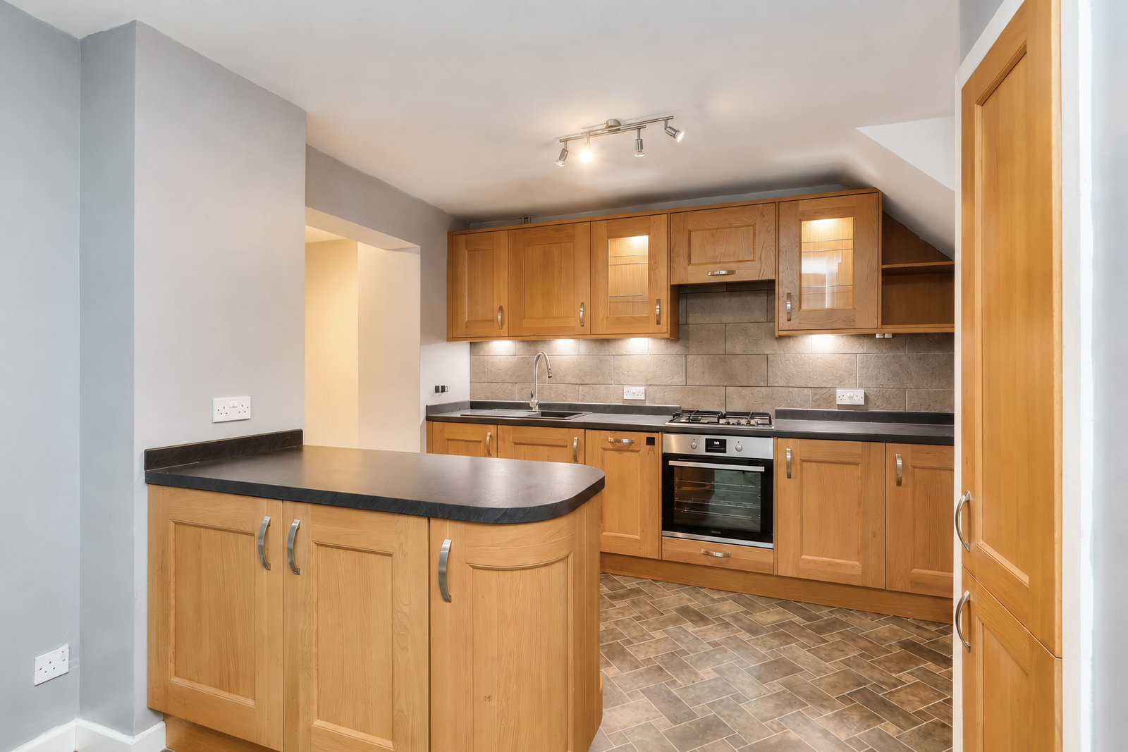 Terraced House for sale in St. Ives, Kestrel Close, St. Ives, PE27 6HN, 1311 m²