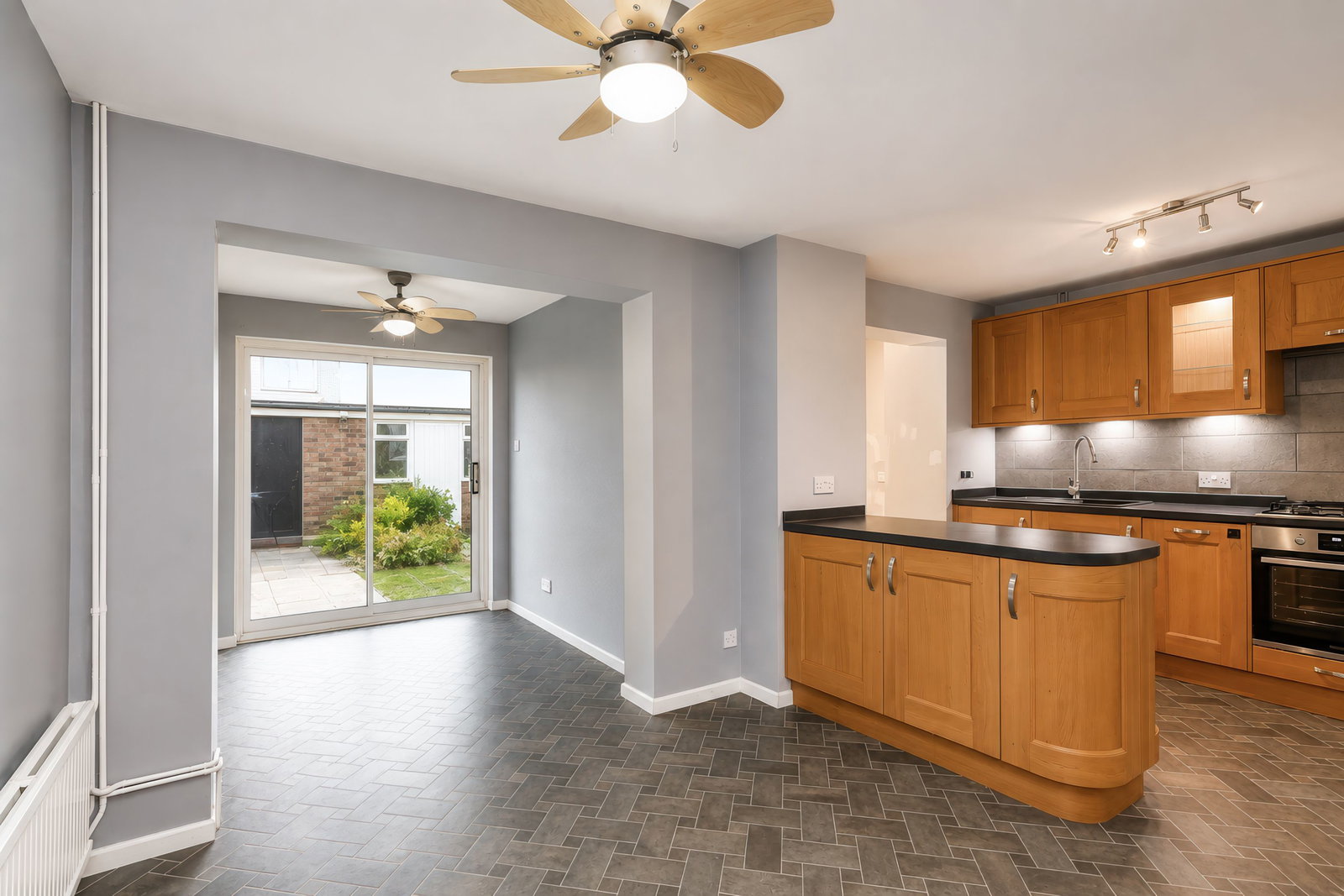 Terraced House for sale in St. Ives, Kestrel Close, St. Ives, PE27 6HN, 1311 m²