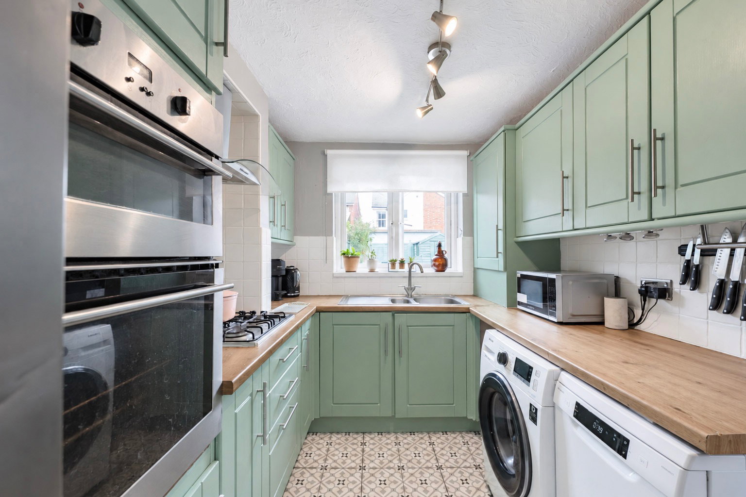 End Of Terrace House for sale in Tunbridge Wells, Weare Road, Tunbridge Wells, TN4 9DG