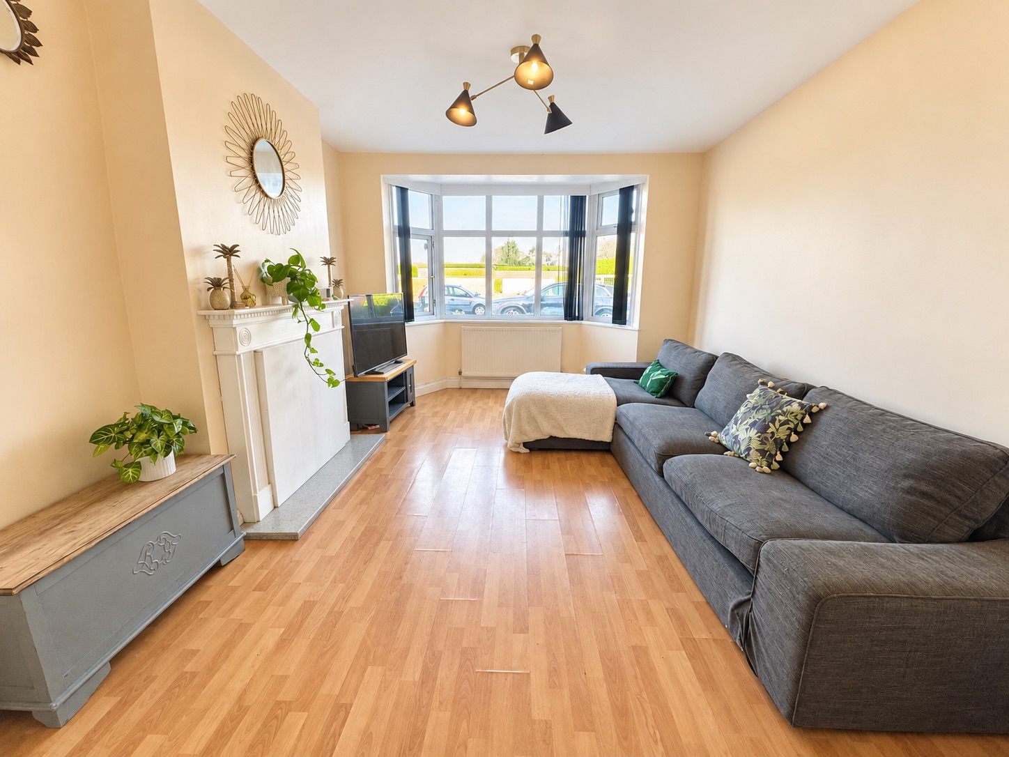 Semi Detached House for sale in Leicester, Wanlip Lane, Birstall, Leicester, LE4 4GF