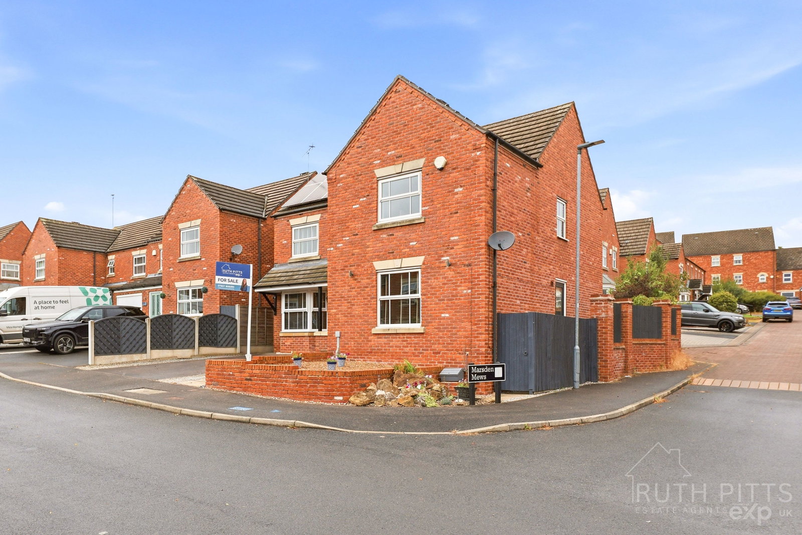Detached House for sale in Pontefract, Longworth Road, Hemsworth, WF9