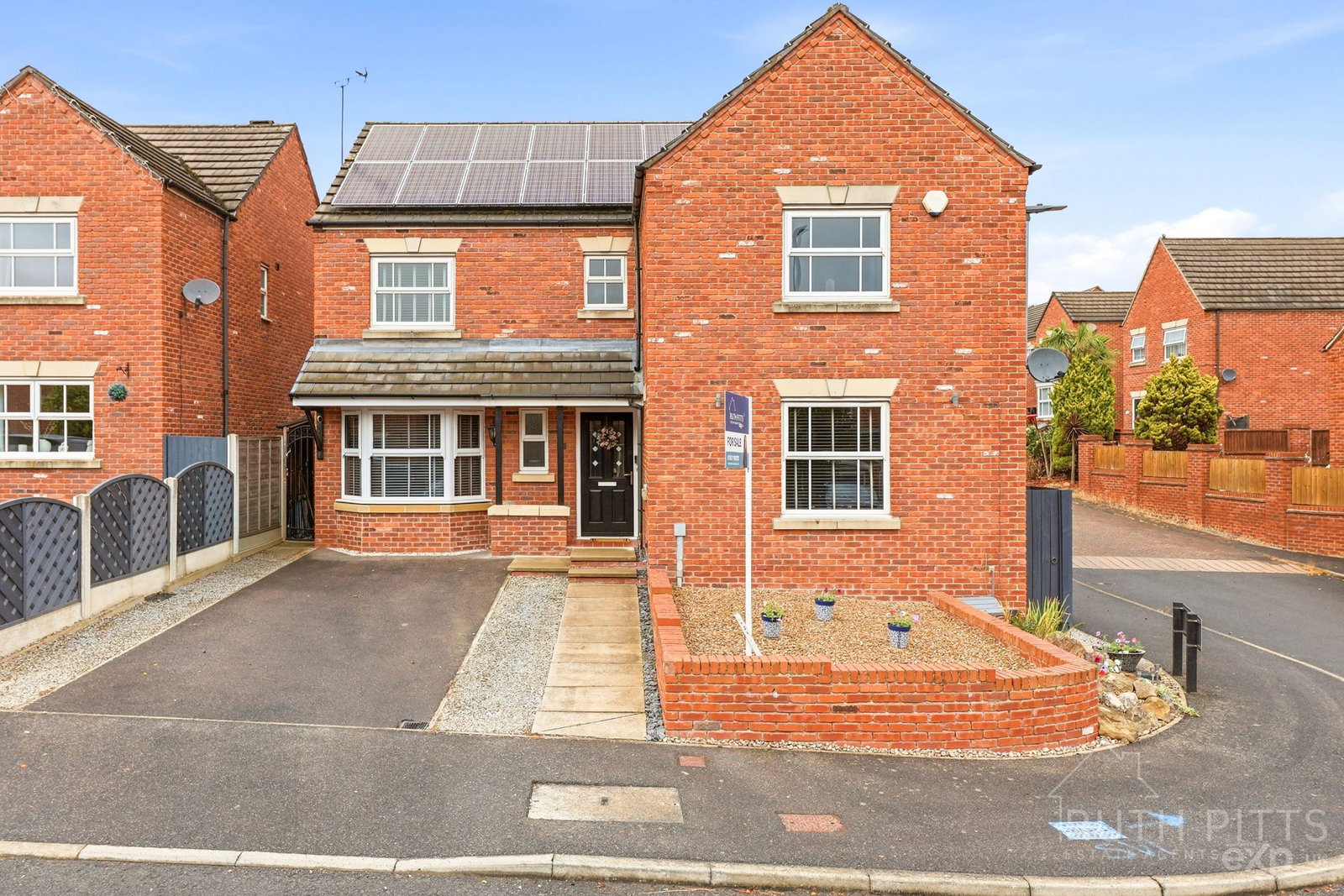 Detached House for sale in Pontefract, Longworth Road, Hemsworth, WF9