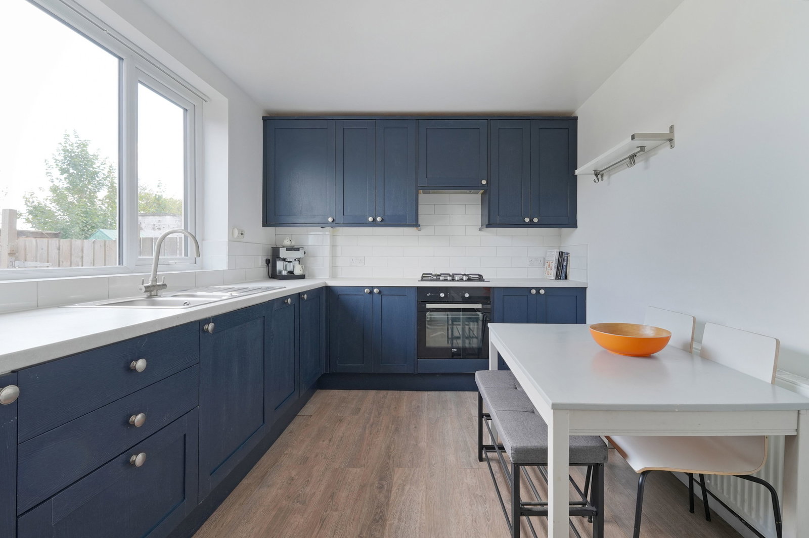 Terraced House for sale in Sheffield, Harborough Avenue, S2, 1079 m²