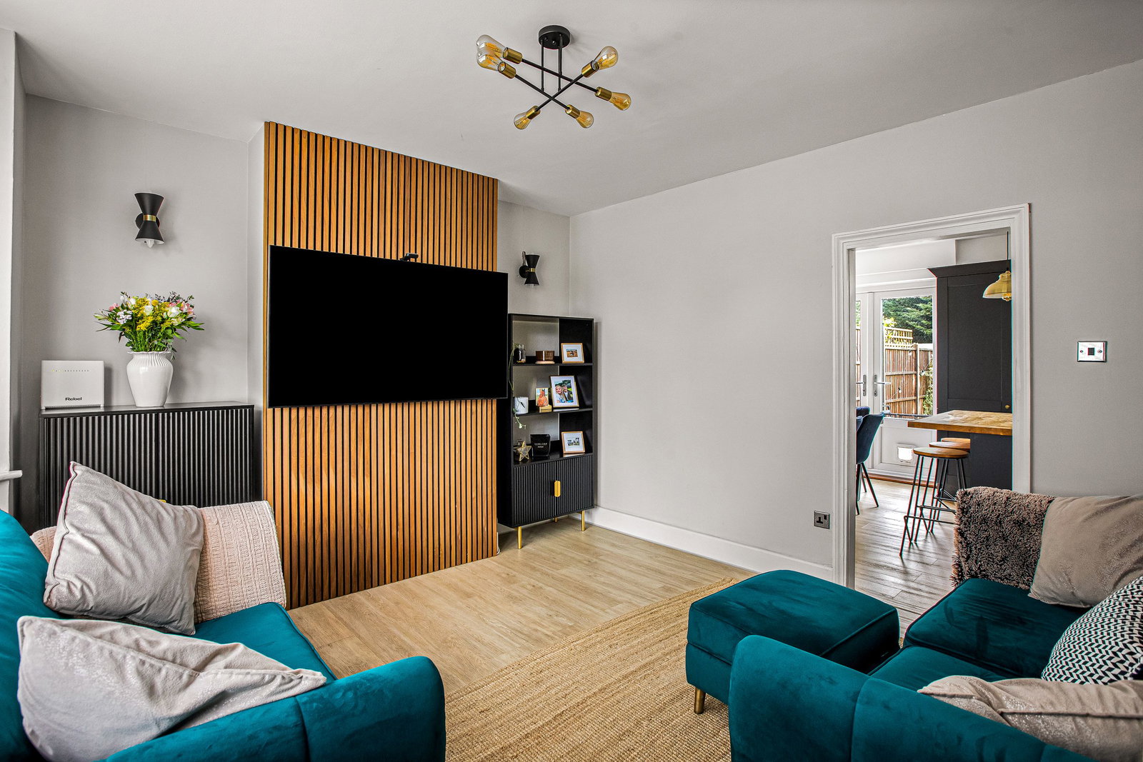 Semi Detached House for sale in Hinckley, Coventry Road, Hinckley, LE10 0NG, 924 m²