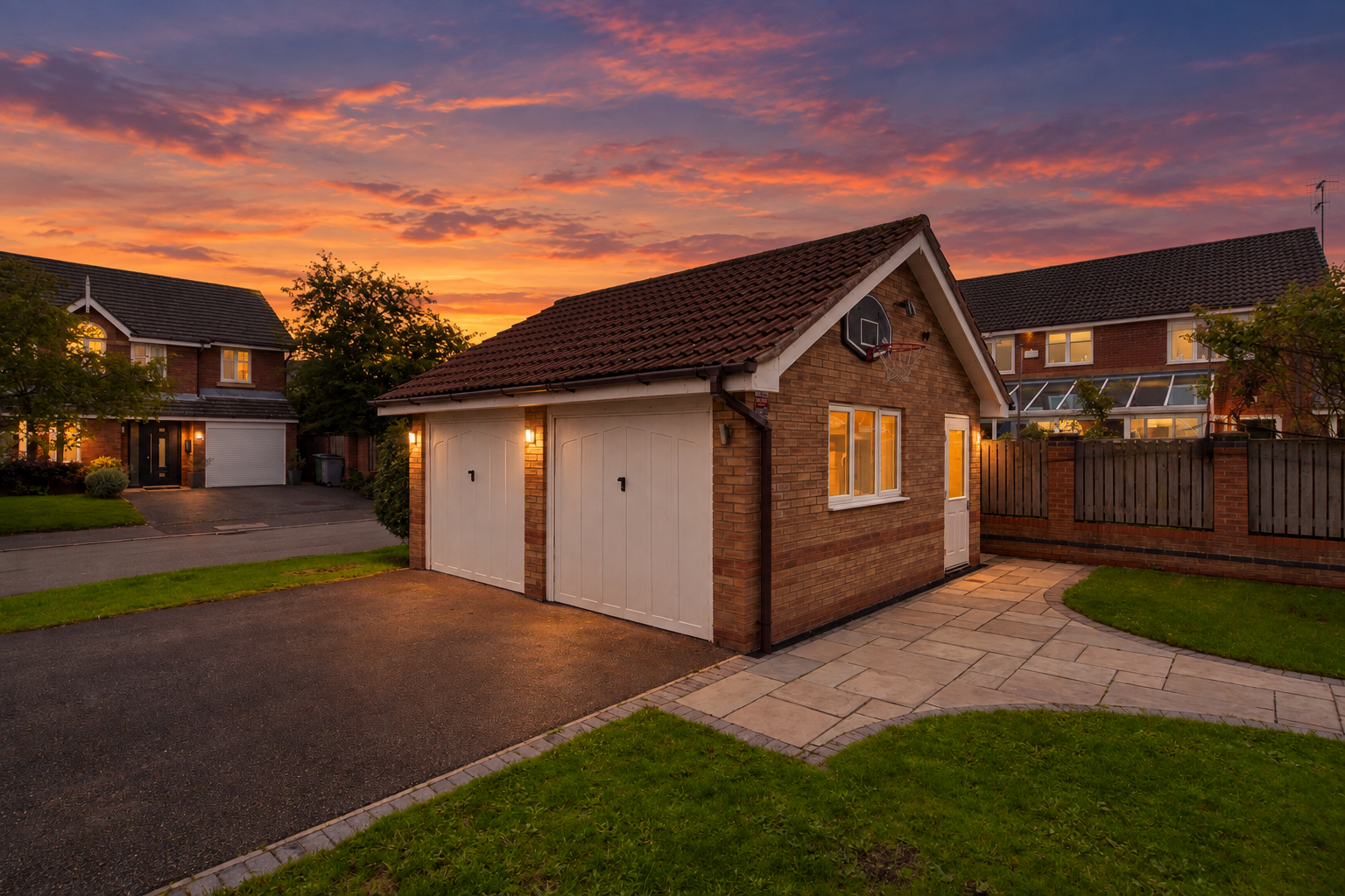 Detached House for sale in Wirral, Dorchester Park, Prenton, 1935 m²