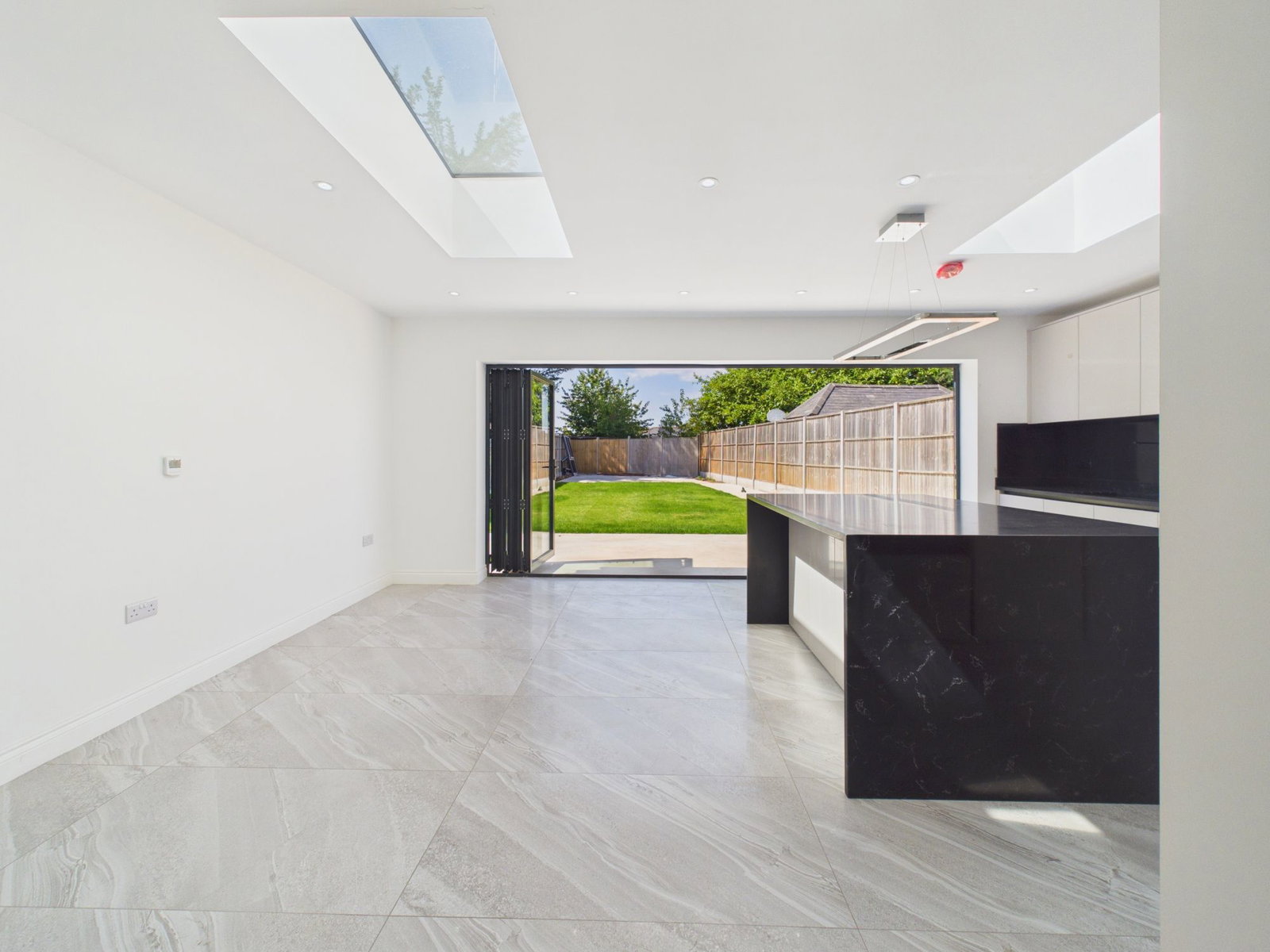 Semi Detached House for sale in Leicester, Pine Tree Avenue, Humberstone, 1976 m²
