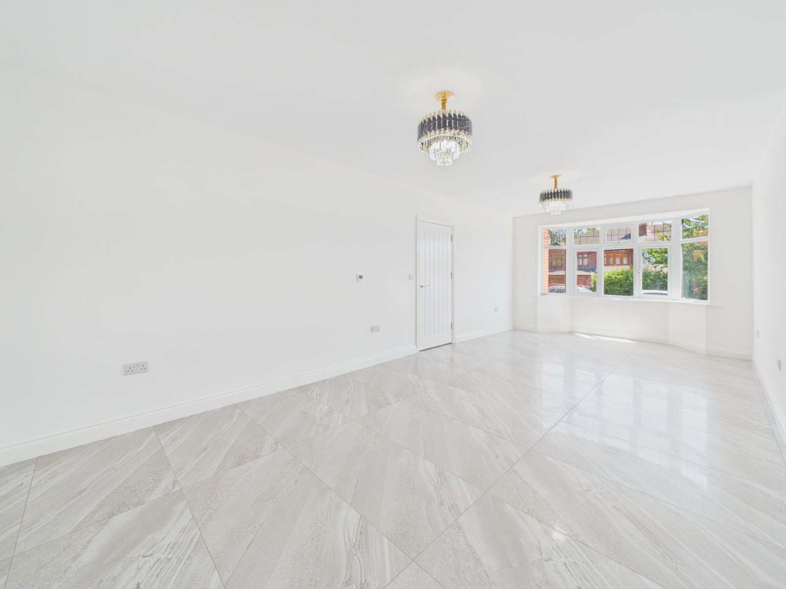 Semi Detached House for sale in Leicester, Pine Tree Avenue, Humberstone, 1976 m²