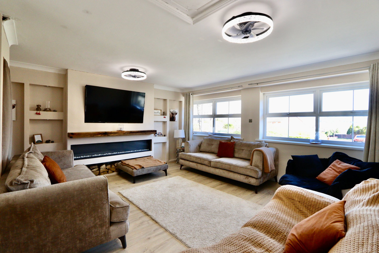 Detached House for sale in Blackwood, St. Andrews Drive, Pontllanfraith, NP12, 1216 m²