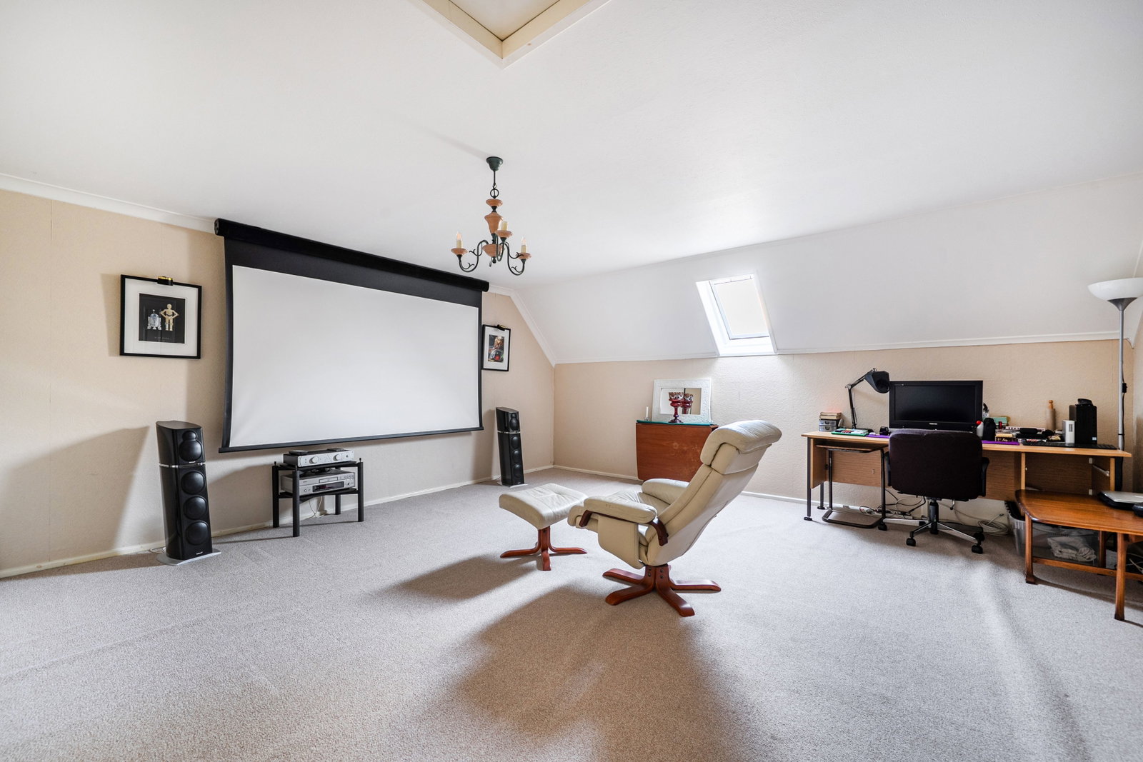 Maisonette for sale in Bushey, Larken Close, Bushey, WD23