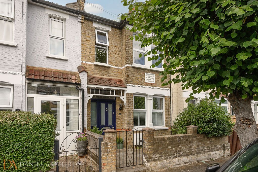 Terraced House for sale in London, Aston Road, Raynes Park, SW20, 1038 m²